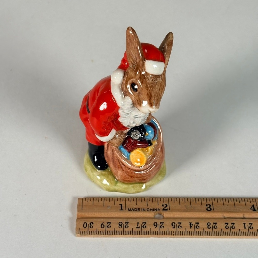 Royal Doulton Santa Bunnykins Happy Christmas Figurine Anthropomorphic 1981 4in - Picture 8 of 9